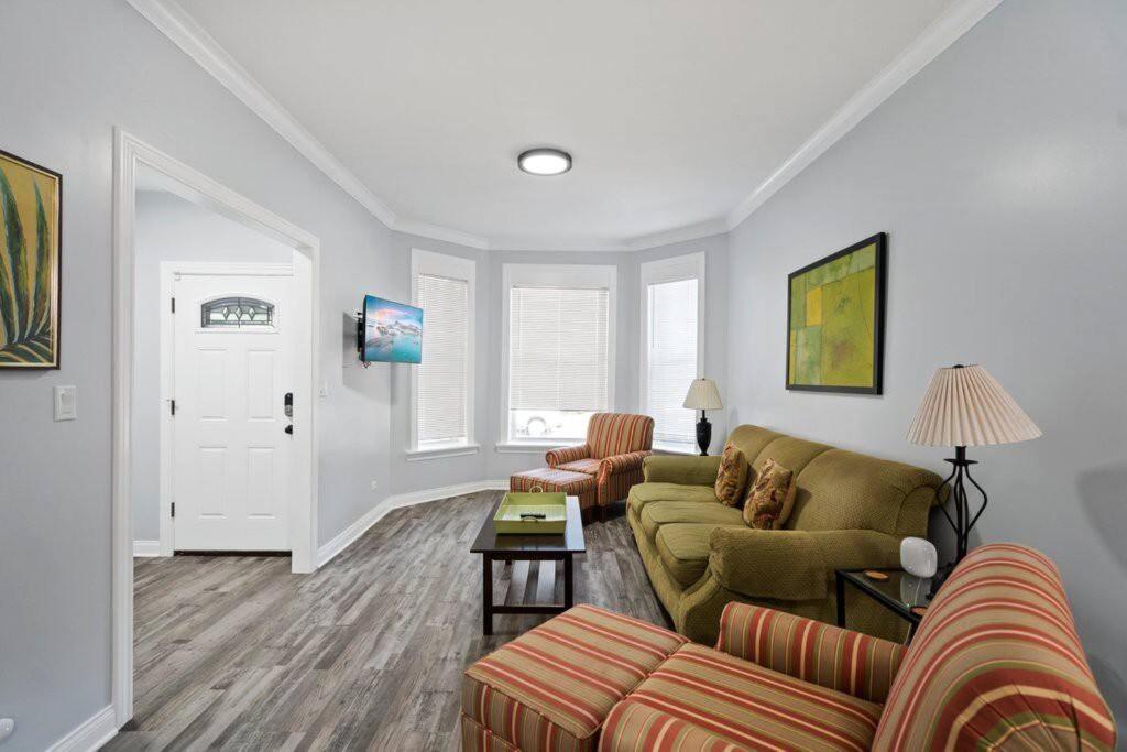 Newly Rehabbed Greystone With 2 Private Apartments, Backyard, Garage, Laundry, Close To Expressway Chicago Exterior photo