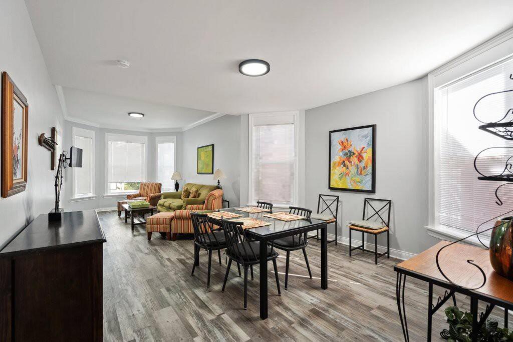 Newly Rehabbed Greystone With 2 Private Apartments, Backyard, Garage, Laundry, Close To Expressway Chicago Exterior photo